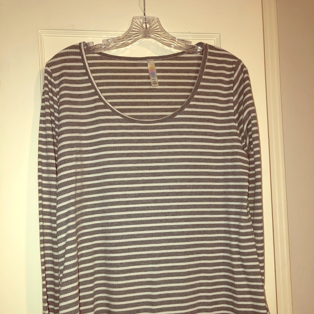 Like New LulaRoe Long Sleeve Lynnae